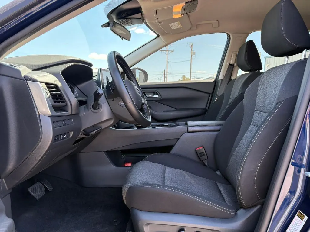 2025 Nissan Rogue SV - Photo 8