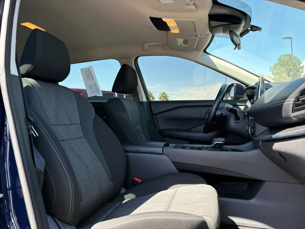 2025 Nissan Rogue SV - Photo 11