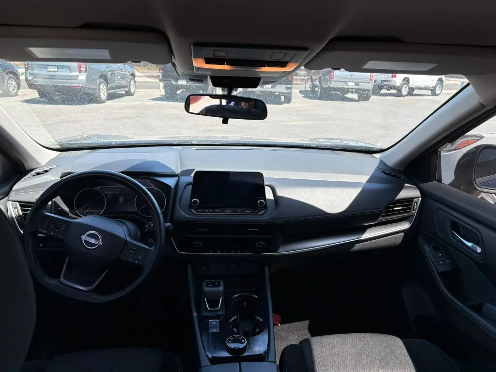 2025 Nissan Rogue SV - Photo 7