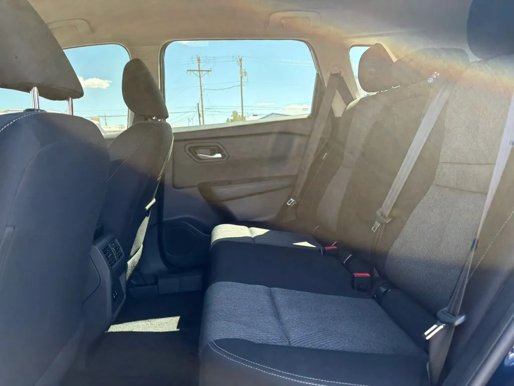 2025 Nissan Rogue SV - Photo 14