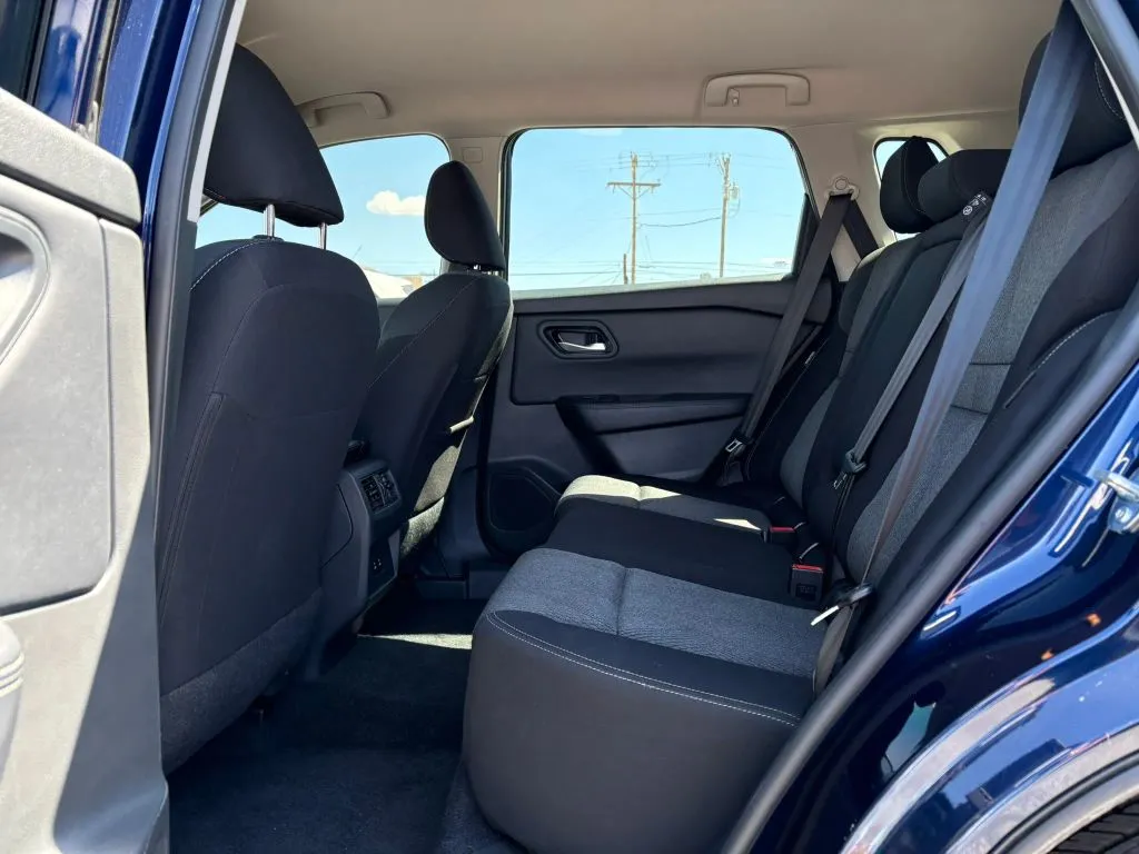 2025 Nissan Rogue SV - Photo 13