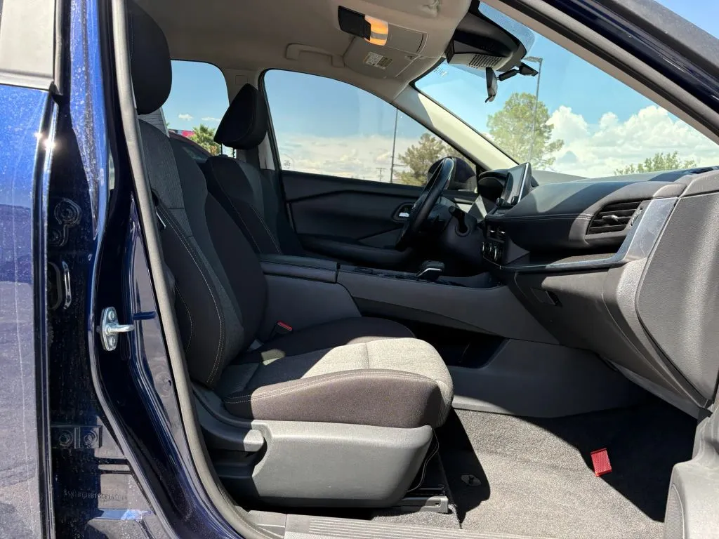 2025 Nissan Rogue SV - Photo 10