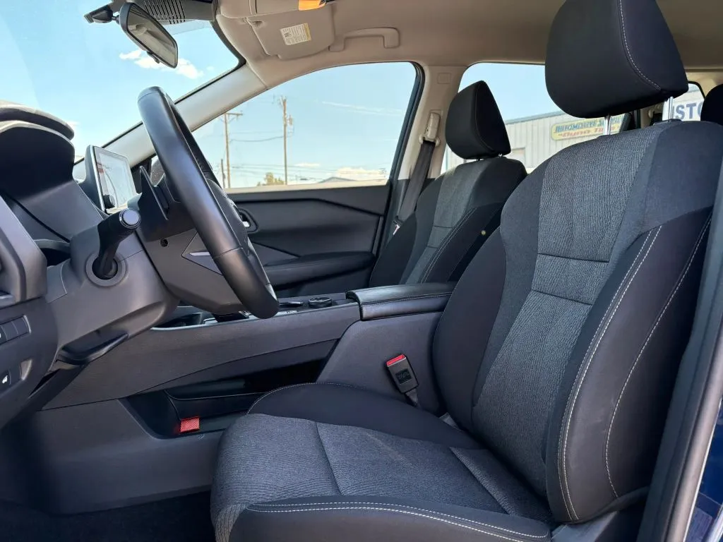 2025 Nissan Rogue SV - Photo 9