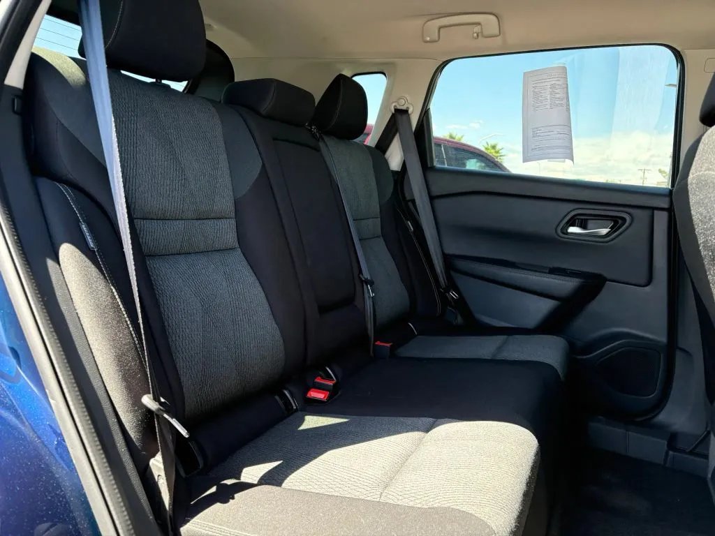 2025 Nissan Rogue SV - Photo 16