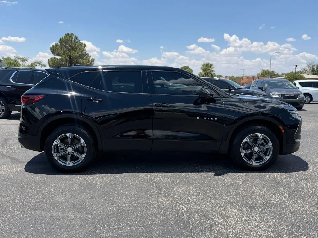 2025 Chevrolet Blazer 2LT - Photo 9