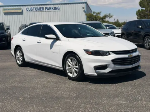 White 2018 Chevrolet Malibu LT Sedan 4D for sale in Las Cruces, NM