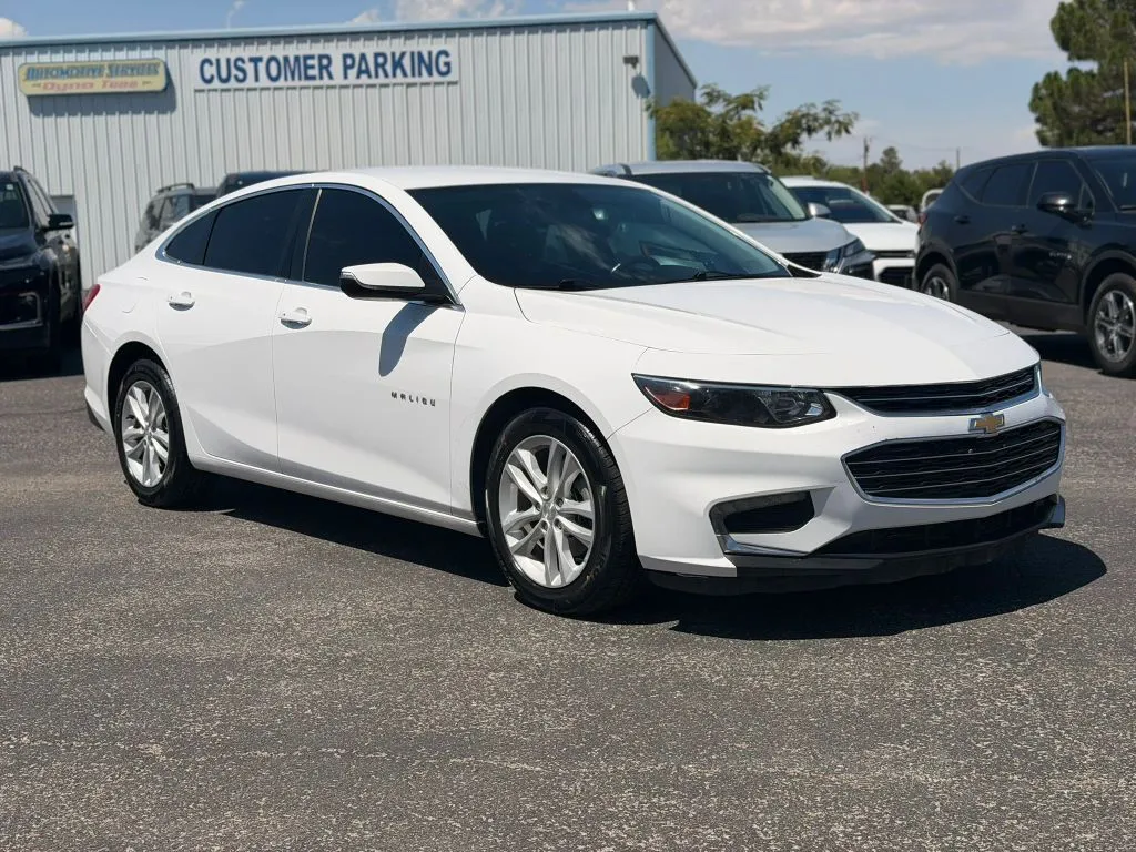 White 2018 Chevrolet Malibu LT Sedan 4D for sale in Las Cruces, NM