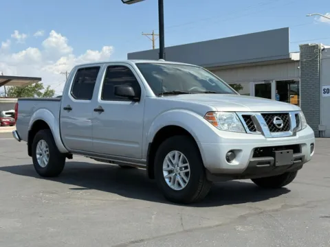 Silver 2015 Nissan Frontier Crew Cab SV Pickup 4D 5 ft for sale in Las Cruces, NM