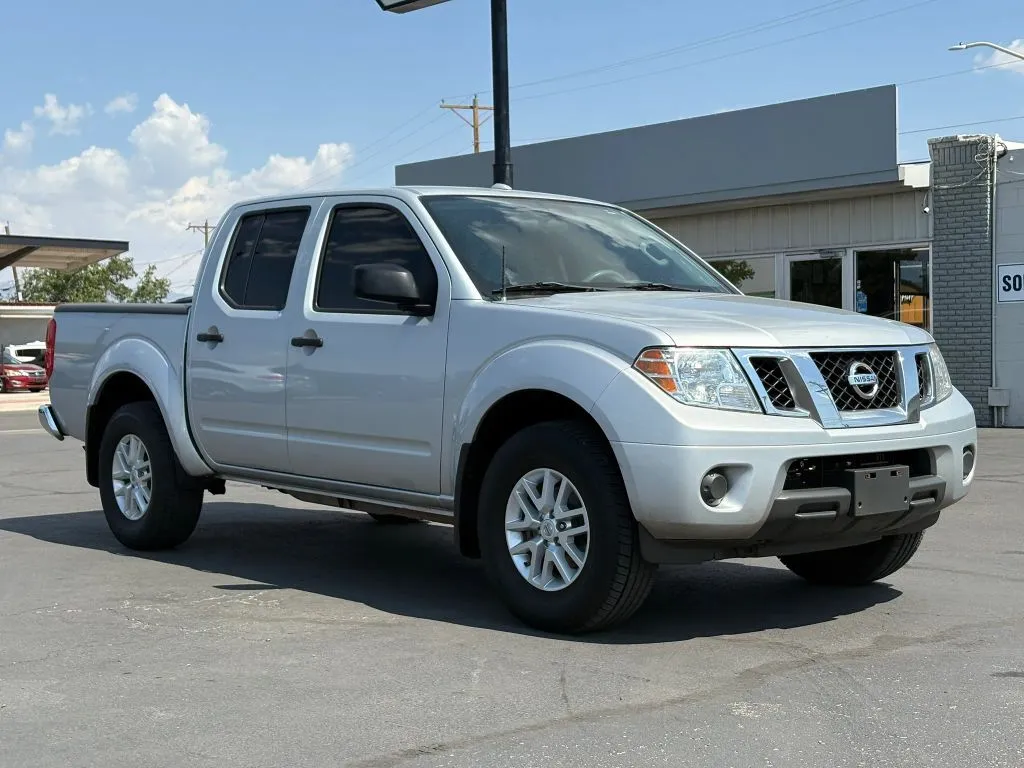 Silver 2015 Nissan Frontier Crew Cab SV Pickup 4D 5 ft for sale in Las Cruces, NM