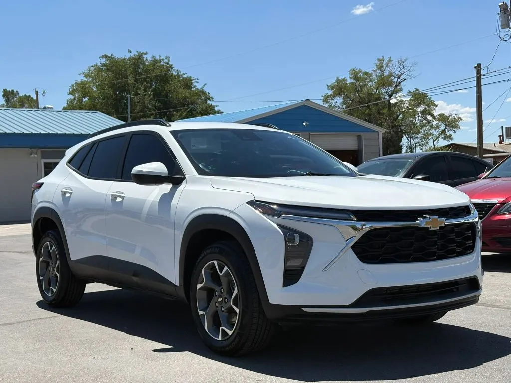 White 2024 Chevrolet Trax LT Sport Utility 4D for sale in Las Cruces, NM