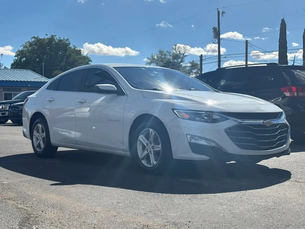White 2024 Chevrolet Malibu 1LT Sedan 4D for sale in Las Cruces, NM