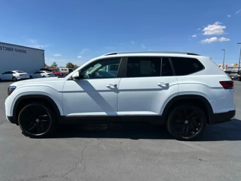 More photos of 2021 Volkswagen Atlas SEL 4Motion Sport Utility 4D at L&L Auto Sales, NM
