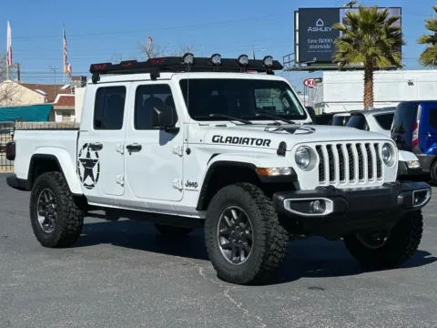White 2023 Jeep Gladiator Overland Pickup 4D 5 ft for sale in Las Cruces, NM