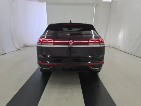 More photos of 2024 Volkswagen Atlas Cross Sport 2.0T SE w/Technology at Cassill Motors, IA