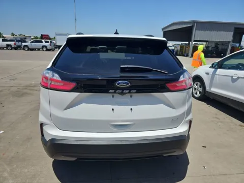 More photos of 2024 Ford Edge SE at Cassill Motors, IA