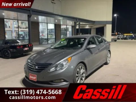 Gray 2014 Hyundai Sonata SE for sale in Cedar Rapids, IA