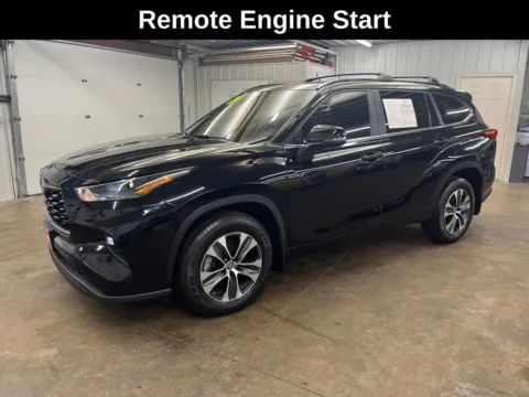 Photos of 2024 Toyota Highlander XLE for sale in Cedar Rapids, IA at Cassill Motors