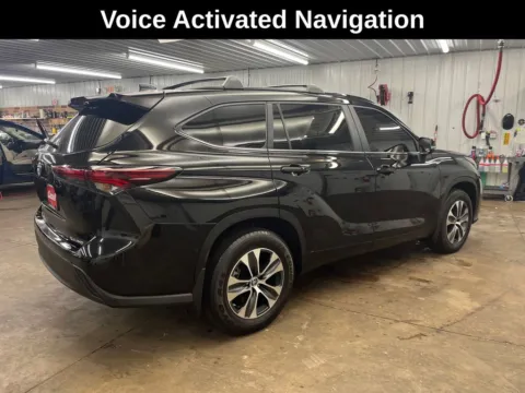 More photos of 2024 Toyota Highlander XLE at Cassill Motors, IA
