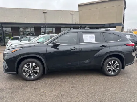 Photos of 2024 Toyota Highlander XLE for sale in Cedar Rapids, IA at Cassill Motors