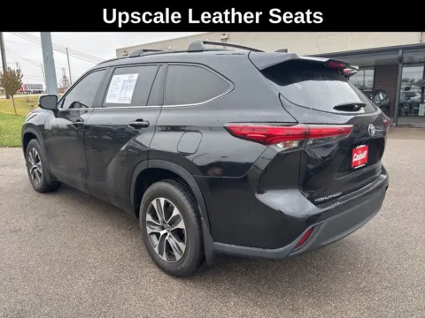 More photos of 2024 Toyota Highlander XLE at Cassill Motors, IA