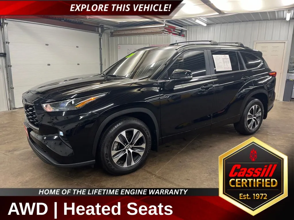 Black 2024 Toyota Highlander XLE for sale in Cedar Rapids, IA
