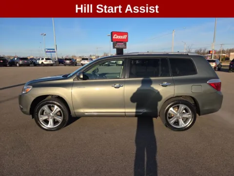 More photos of 2010 Toyota Highlander Limited at Cassill Motors, IA
