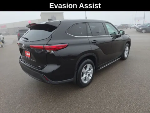 More photos of 2022 Toyota Highlander L at Cassill Motors, IA
