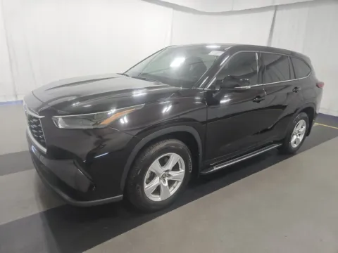 More photos of 2022 Toyota Highlander L at Cassill Motors, IA