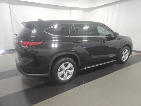 Another view of 2022 Toyota Highlander L for sale in Cedar Rapids, IA at Cassill Motors