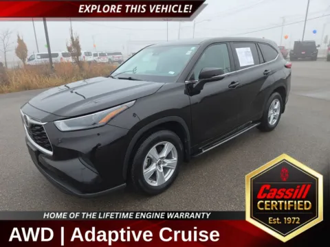 Black 2022 Toyota Highlander L for sale in Cedar Rapids, IA