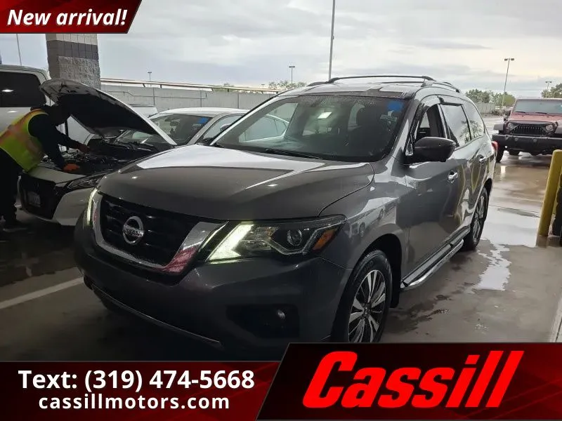 Gray 2018 Nissan Pathfinder SL for sale in Cedar Rapids, IA