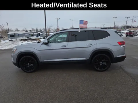 Photos of 2024 Volkswagen Atlas 2.0T SE w/Technology for sale in Cedar Rapids, IA at Cassill Motors