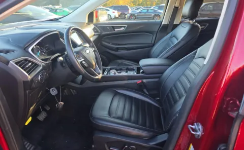 More photos of 2019 Ford Edge SEL at Cassill Motors, IA