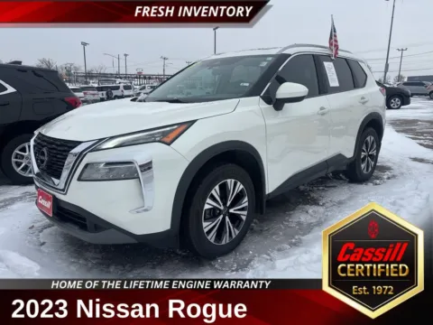 White 2023 Nissan Rogue SV for sale in Cedar Rapids, IA