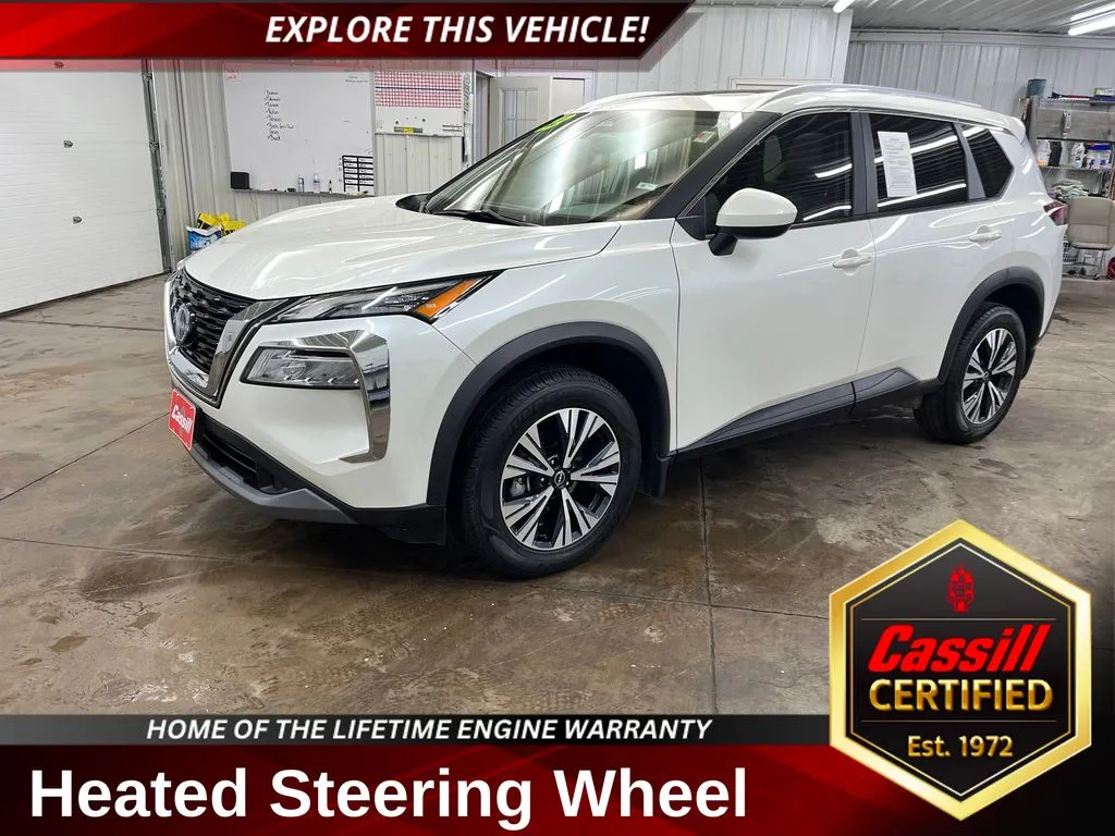 White 2023 Nissan Rogue SV for sale in Cedar Rapids, IA