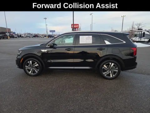Photos of 2023 Kia Sorento Hybrid EX for sale in Cedar Rapids, IA at Cassill Motors