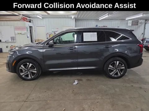 Photos of 2023 Kia Sorento Hybrid EX for sale in Cedar Rapids, IA at Cassill Motors