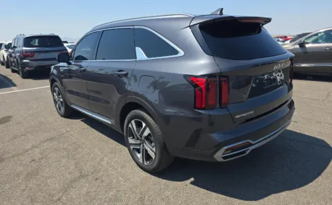 Photos of 2023 Kia Sorento Hybrid EX for sale in Cedar Rapids, IA at Cassill Motors