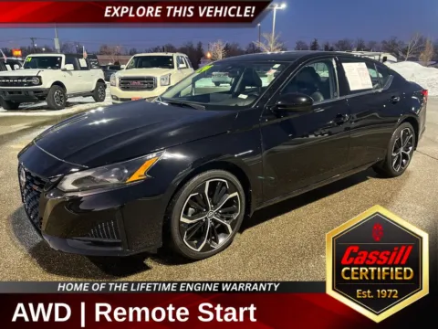 Black 2024 Nissan Altima 2.5 SR for sale in Cedar Rapids, IA