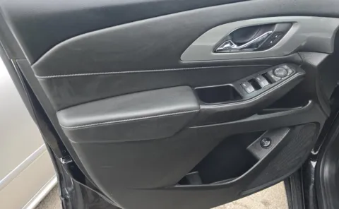 More photos of 2023 Chevrolet Traverse LT at Cassill Motors, IA