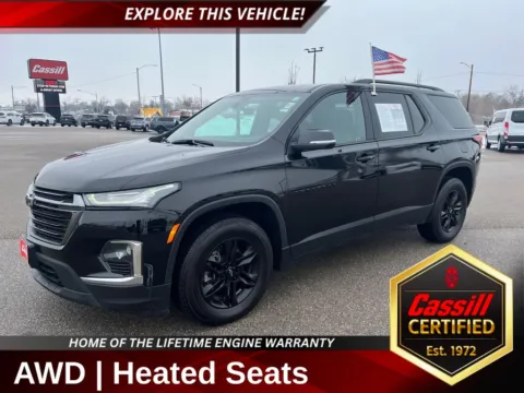 Black 2023 Chevrolet Traverse LT for sale in Cedar Rapids, IA