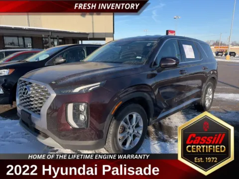 Red 2022 Hyundai Palisade SE for sale in Cedar Rapids, IA