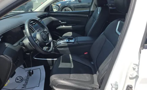 More photos of 2024 Hyundai Tucson Limited at Cassill Motors, IA