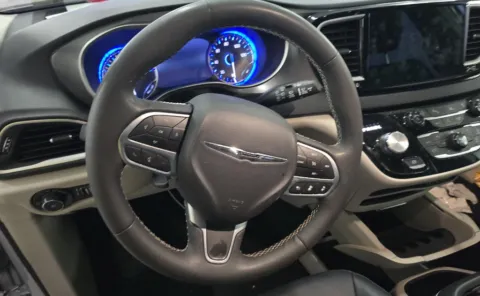 More photos of 2024 Chrysler Pacifica Touring L at Cassill Motors, IA