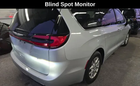 More photos of 2024 Chrysler Pacifica Touring L at Cassill Motors, IA