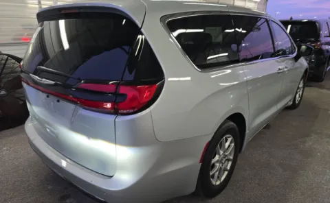 More photos of 2024 Chrysler Pacifica Touring L at Cassill Motors, IA