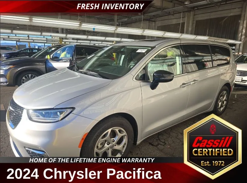 2024 Chrysler Pacifica Limited's photo