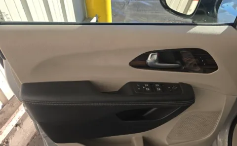 More photos of 2024 Chrysler Pacifica Limited at Cassill Motors, IA