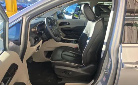 More photos of 2024 Chrysler Pacifica Limited at Cassill Motors, IA