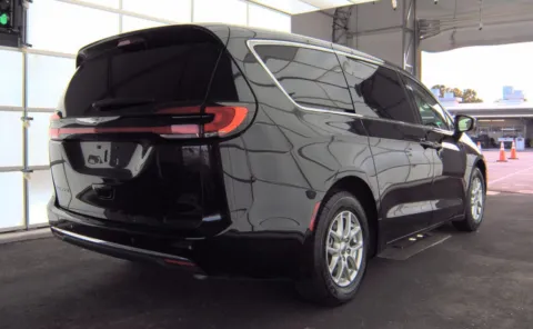 More photos of 2024 Chrysler Pacifica Touring L at Cassill Motors, IA